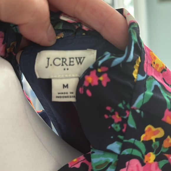 J.Crew top. Excellent condition. Worn only a few times. Size Medium. - Picture 3 of 3